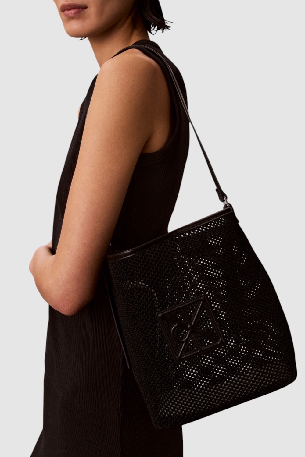 תמונת כל הלוק של תיק באקט